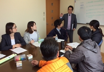 写真:検討の様子2