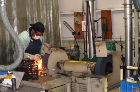 写真:社内見学の様子3