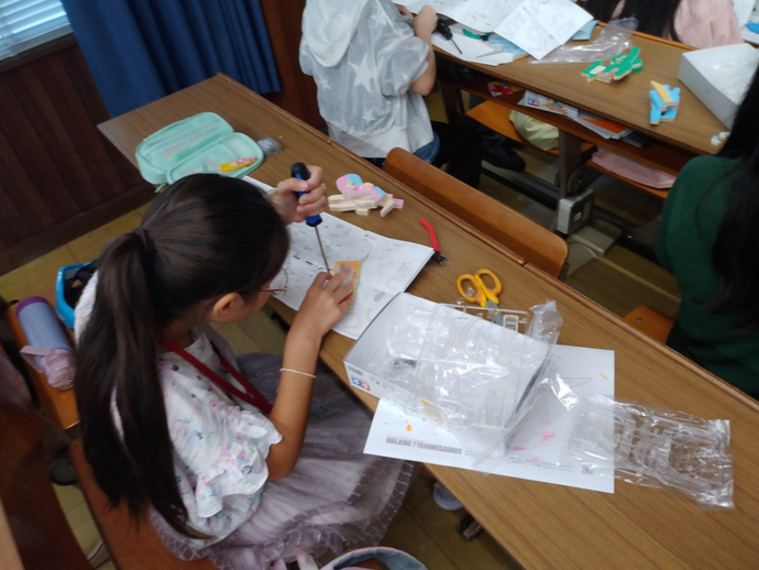 組み立て作業中の写真