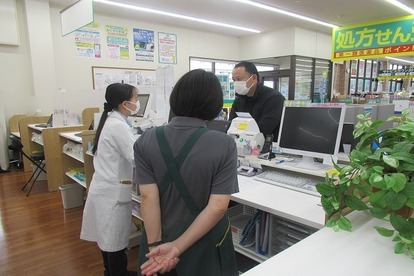 写真：爆発物の原料となり得る化学物質販売事業者とのロールプレイング訓練（令和7年10月）