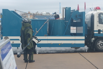 写真：関係機関とのテロ対策合同訓練（令和7年10月）