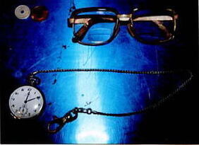 写真：眼鏡、懐中時計