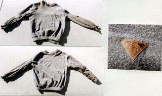 写真：セーター、セーターのタグ