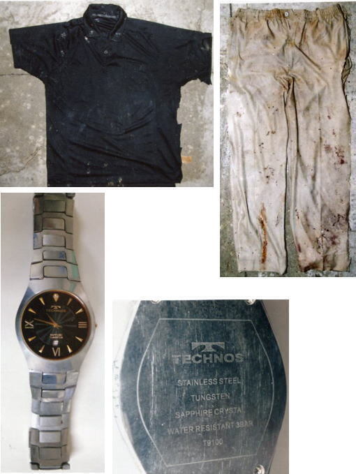 写真：ポロシャツ、長ズボン、腕時計、腕時計裏側