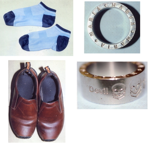 写真：靴下、運動靴、シルバーの指輪、指輪のデザイン