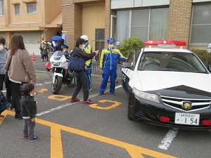 牧之原警察署ふれあいまつり演奏活動の様子