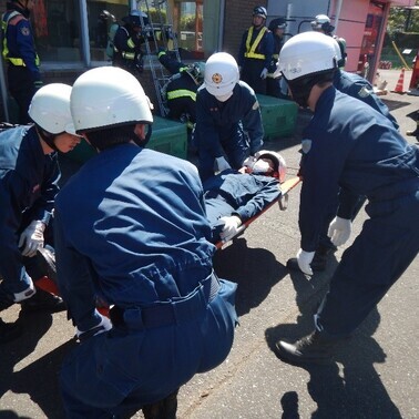 画像：令和5年8月18日　掛川市消防との災害救助合同訓練
