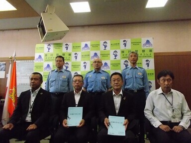 写真：令和5年9月7日　「交通安全宣言書」提出式を開催
