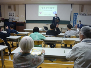 写真：葛ケ丘地区まちづくり協議会で交通安全教室を開催