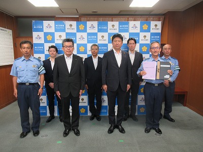 写真：JAとぴあ様とJAみっかび様と細江警察署長ら