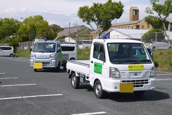 写真：青色防犯パトロール車