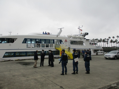 写真：初島定期連絡船「イルドバカンス・3世号」を使用したテロ対策合同訓練