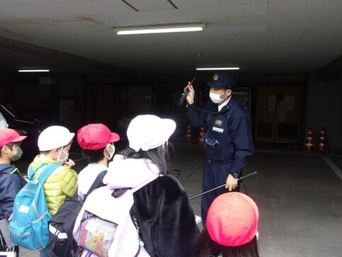 写真:熱海市立多賀小学校3年生社会科見学
