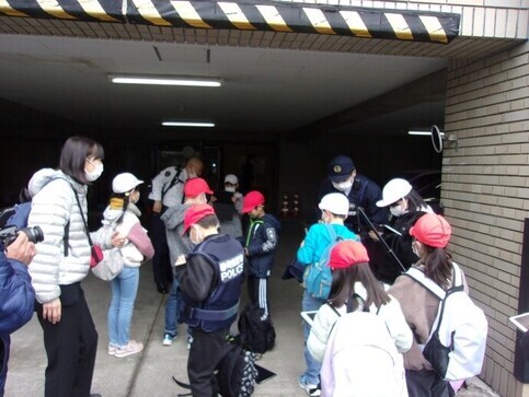 写真:熱海市立多賀小学校3年生社会科見学