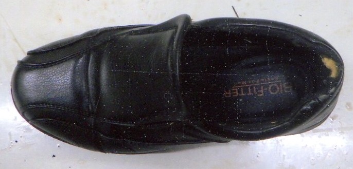 画像：黒色運動靴（26.5cm）