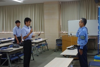 写真:自転車ヘルメット着用推進インフルエンサー指定書交付式の様子