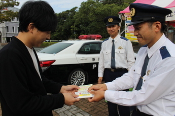 写真:常葉大学大学祭での採用活動の様子