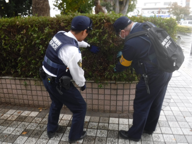 写真:新富士駅における鉄道警察隊との合同訓練(2回目)