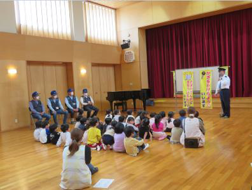 写真：令和7年度ちびっこおまわりさん任命式（白羽のんのん英育園）