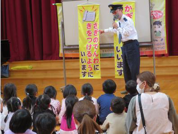 写真：令和7年度ちびっこおまわりさん任命式（白羽のんのん英育園）