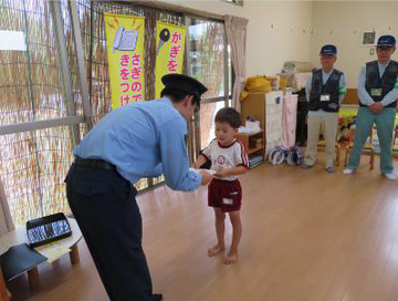 写真：令和7年5月20日ちびっこおまわりさん任命式