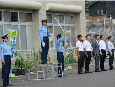 写真：夏季特別警戒「K・Oクリーン作戦」出発式の様子