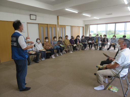 写真：加茂小川端公会堂での防犯講話の様子