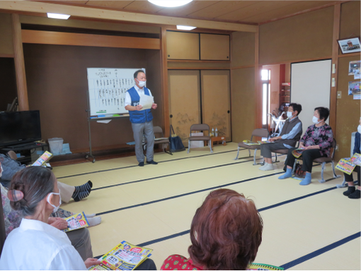 写真：加茂三軒家集会所「憩いの場」でに防犯講話の様子