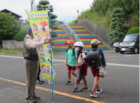 写真：下校見守り活動の様子