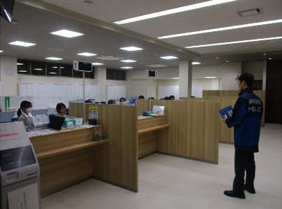 写真：講評の聞く島田掛川信用金庫菊川南支店の皆さん