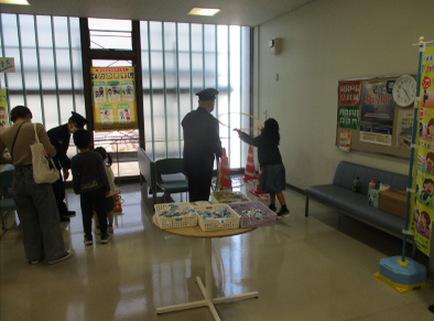 写真：輪投げに参加する子どもたち