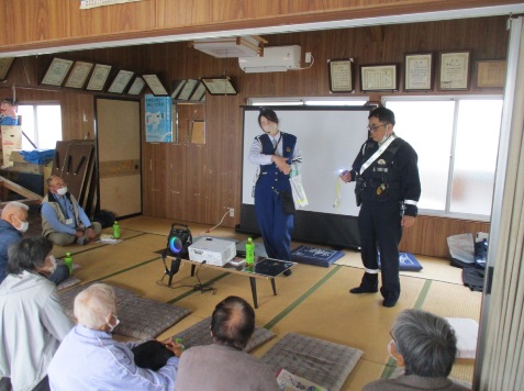 写真：交通指導員による指導