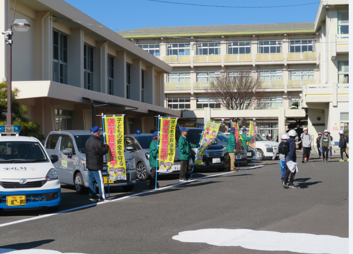 写真：御前崎市立第一小学校での下校見守り活動の様子