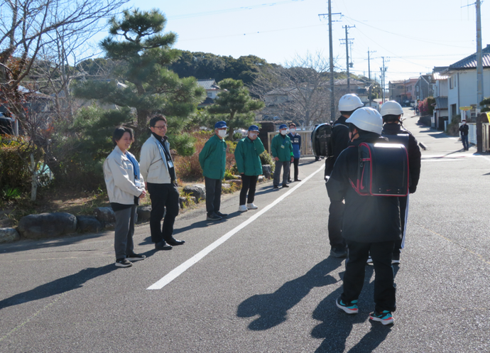 写真：御前崎市立第一小学校での見守り活動の様子