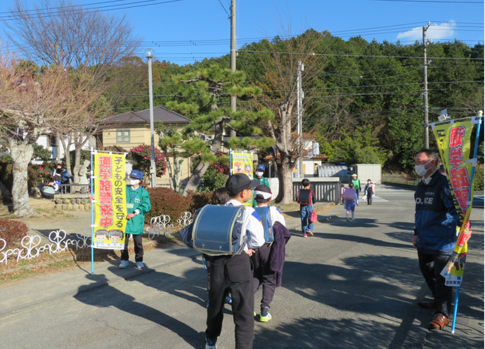 菊川市立六郷小学校での下校見守り活動の様子